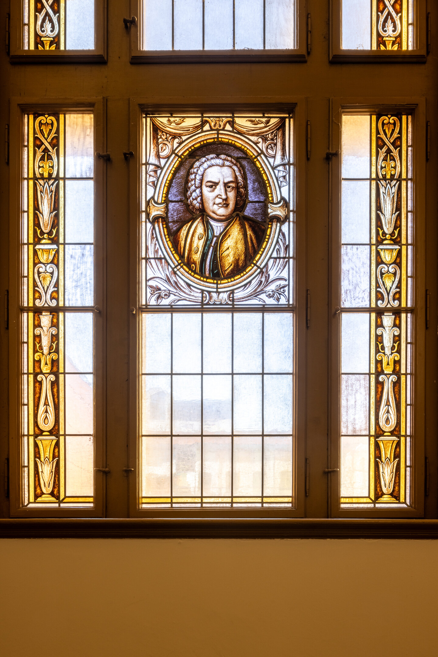 Bachfenster im Hauptgebäude
